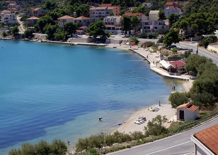 14258a Marina